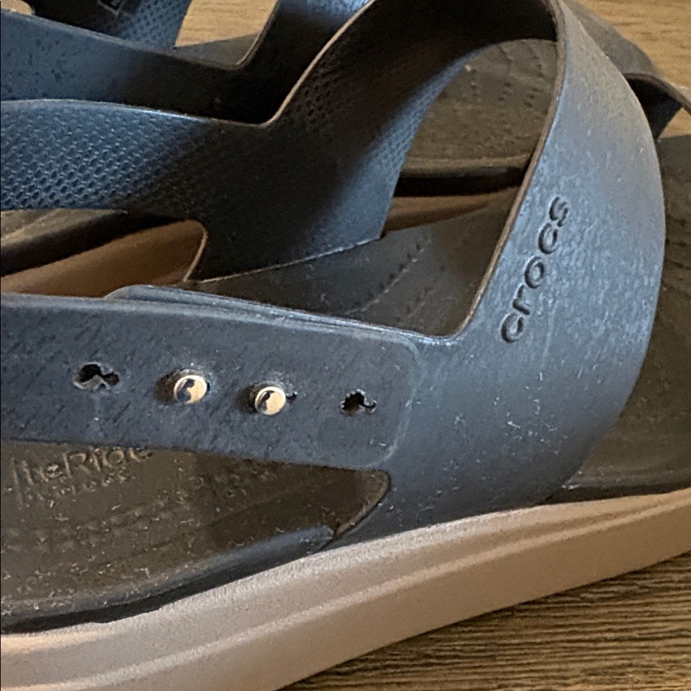 ❌SOLD❌[CROCS] Brooklyn Low Wedge Platform Sandals in Black & Mushroom Women's 8 - Picture 8 of 13